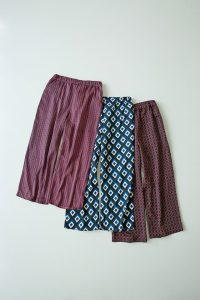 ・スカーフパンツ　¥9,790(税込)
レッド、ブラック、ブラウン/フリーサイズ